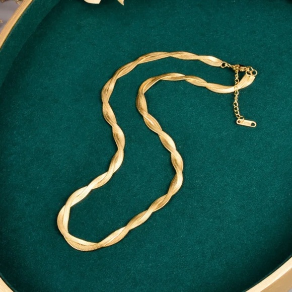 18K Gold Plated Twist Flat Necklace - Picture 4 of 5